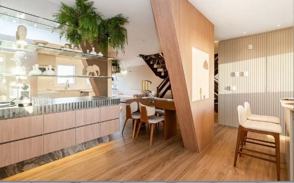 Vende-se luxuosa cobertura com 270m²- 3 suítes, 3 vagas e piscina no Auxiliadora