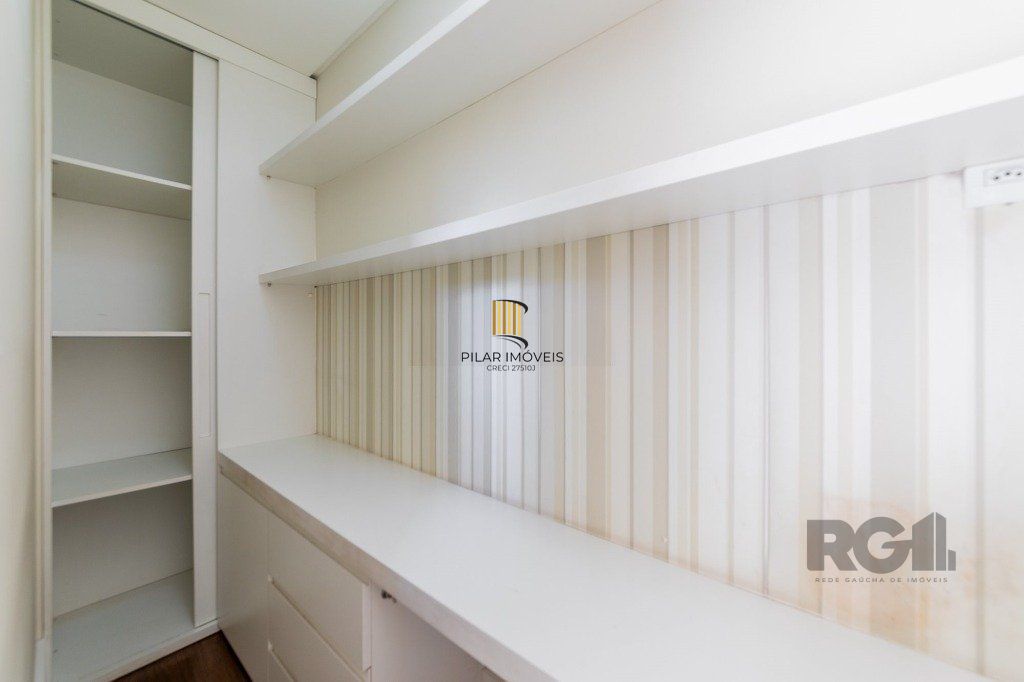 Vende-se excelente apartamento 2 quartos c/ 2 suítes, 2 vagas, living com lareira, sacada e churrasqueira - 98m² - Auxiliadora