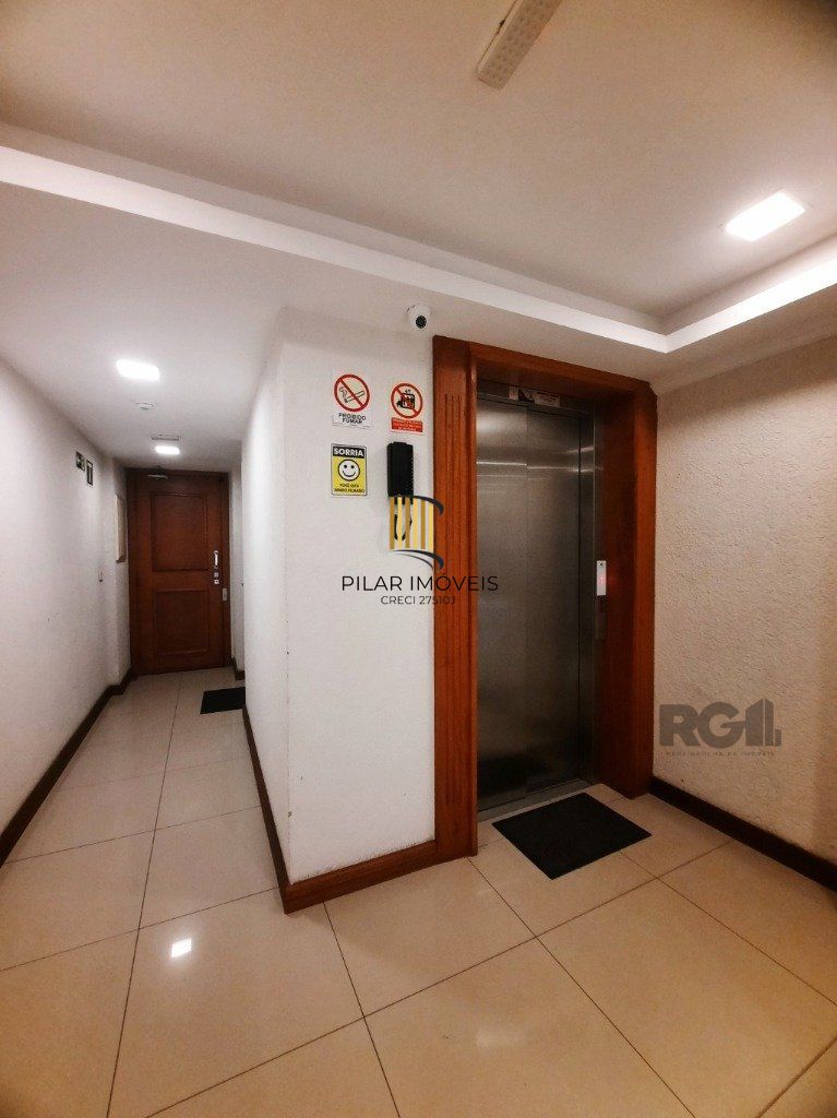 Vende-se apartamento impecável 2 quartos com suíte, 2 vagas cobertas, próximo da PUCRS - 80m² - Jardim Botânico