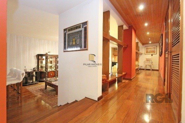 Vende-se amplo apartamento 3 dorm c/ suíte, 2 vagas cobertas, dependência completa, living com sacada - 233m² - Moinhos de Vento