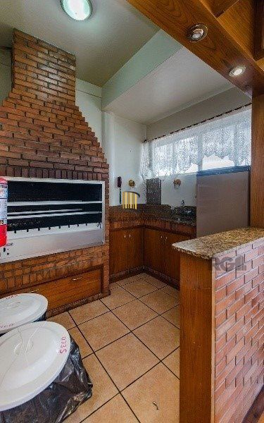 Amplo Apartamento de 3 quartos com suíte e 2 sacadas, com Vista para o Guaíba e 1 Vaga - Moinhos de Vento - 126m²