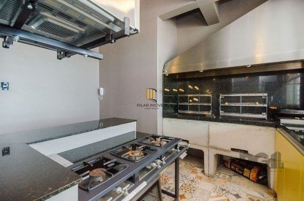 Amplo Apartamento de 3 quartos com suíte e 2 sacadas, com Vista para o Guaíba e 1 Vaga - Moinhos de Vento - 126m²
