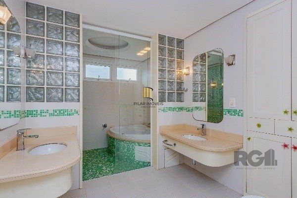 Vende-se luxuoso apartamento 3 quartos c/ suíte, dependência de empregada, gabinete, 2 vagas cobertas - 283m² - Moinhos de Vento