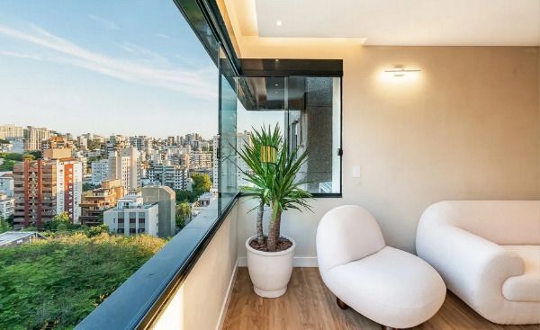 Vende-se luxuosa cobertura com 270m²- 3 suítes, 3 vagas e piscina no Auxiliadora