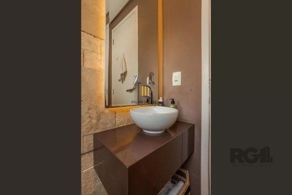 Bela cobertura com 3 quartos, incluindo 1 suíte, 2 vagas de garagem em localização privilegiada - 150m² - Auxiliadora