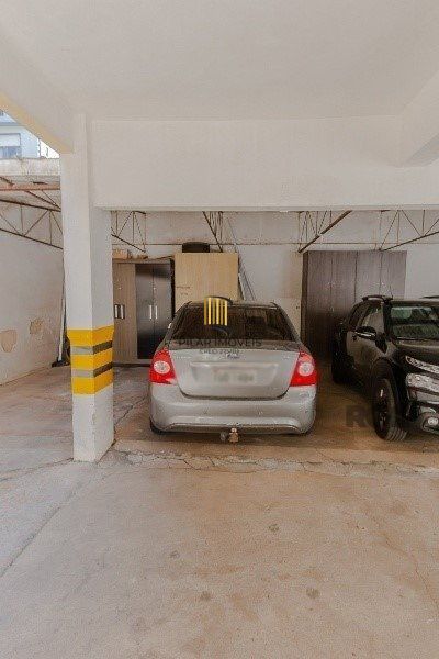 Vende-se excelente cobertura 2 quartos com suíte, 3 vagas de garagem com 156m² no Petrópolis