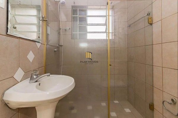 Vende-se apartamento semi-mobiliado de 2 quartos - Menino Deus