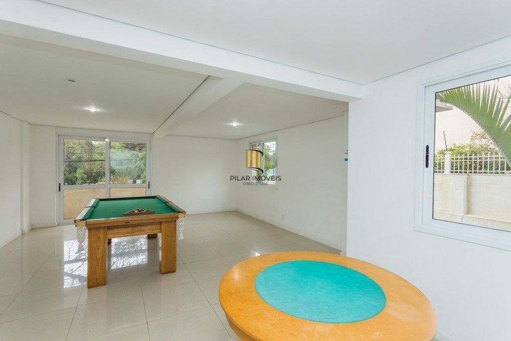 Vende-se apartamento com 2 quartos (1 suíte), 55m² e 2 vagas – Petrópolis