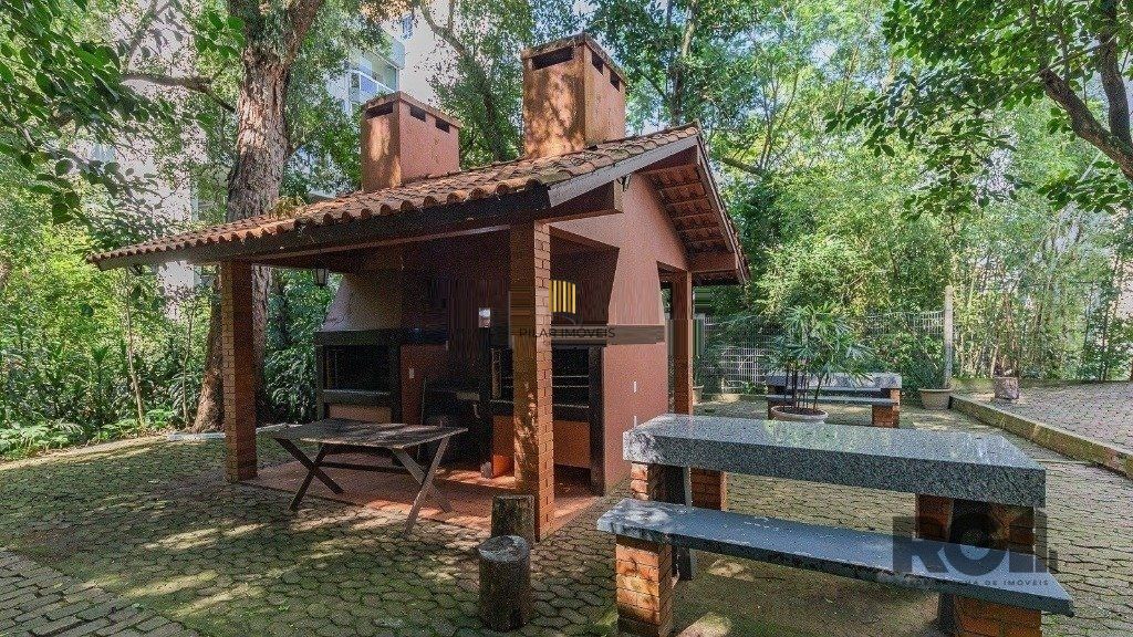 Apartamento Amplo de 3 Dormitórios com Suíte, Lareira e Infraestrutura Completa - 146m² - Mont Serrat