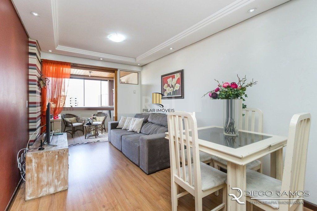 Apartamento á Venda - 71.5m², 2 dormitórios, sendo 1 suíte, 1 vaga - Petrópolis