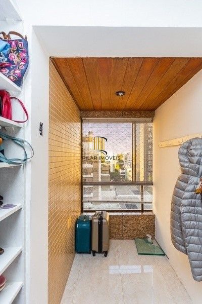Vende-se luxuosa cobertura 329m² com 3 suítes e 3 vagas de garagem no Petrópolis