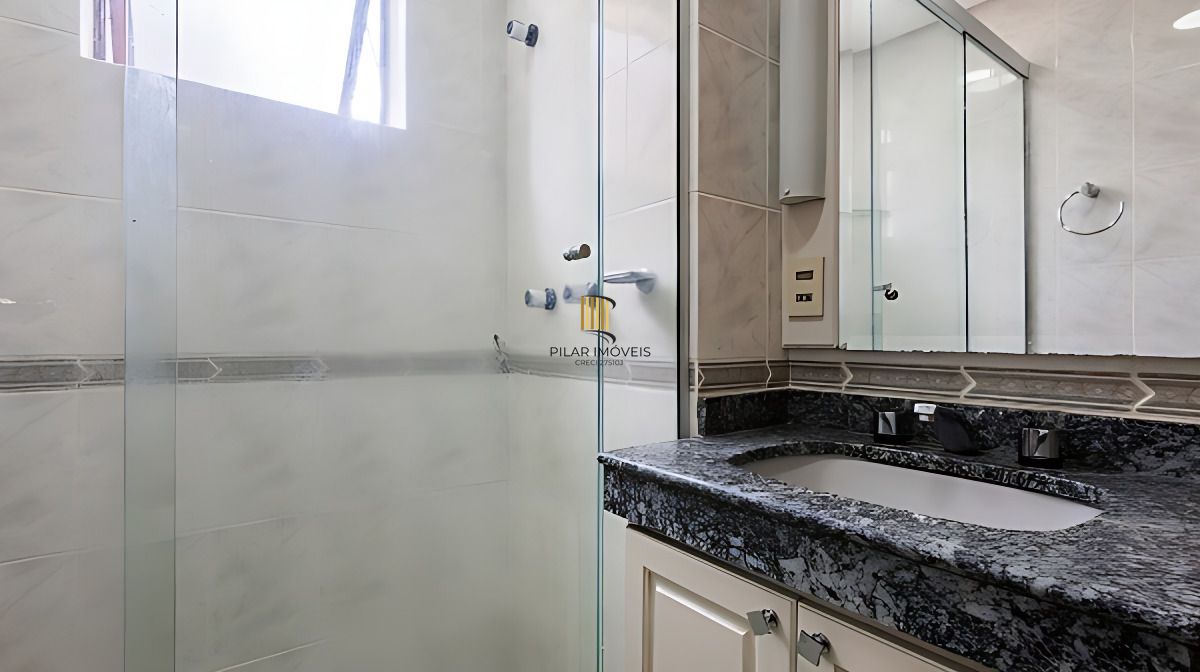 Vende-se apartamento com 2 quartos( 1 suíte), 96m², sacada e 2 vagas - Mont Serrat