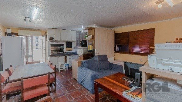 Vende-se excelente cobertura 2 quartos com suíte, 3 vagas de garagem com 156m² no Petrópolis