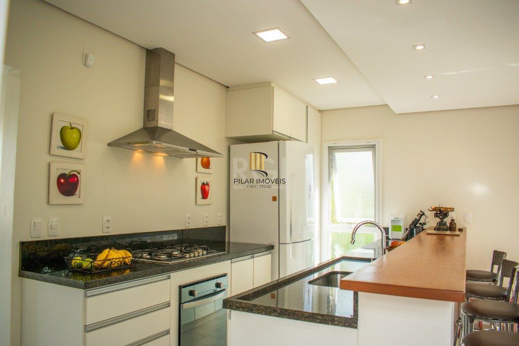 Casa para Venda - 243.12m², 4 dormitórios, sendo 1 suites, 4 vagas - São Vicente
