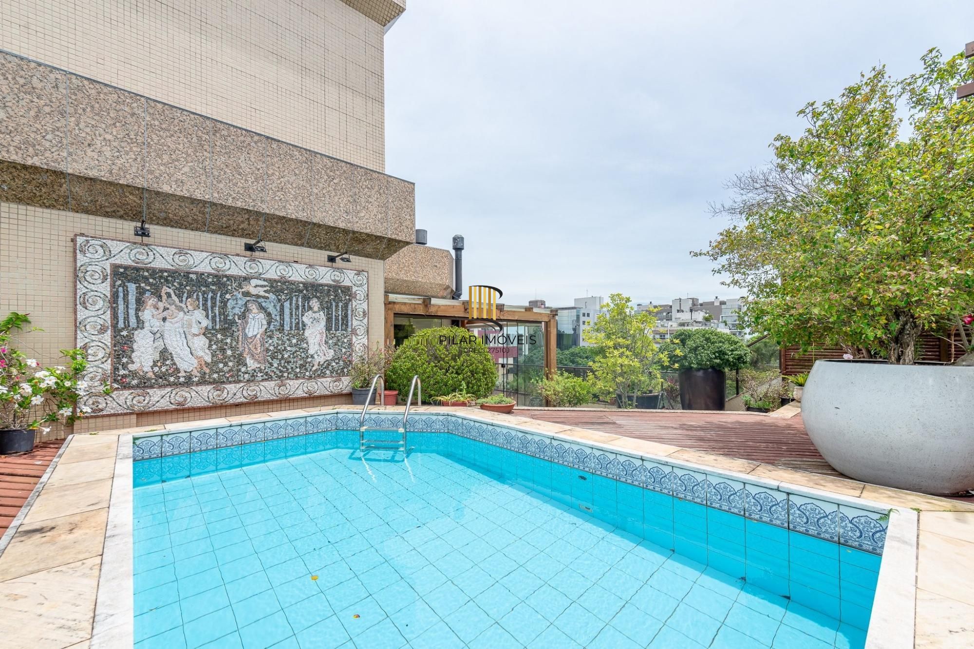 Vende-se luxuosa cobertura com 531.95m², 4 dormitórios no bairro Auxiliadora