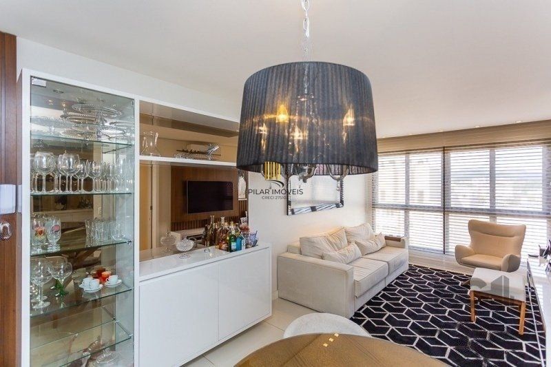 Apartamento 2 dormitórios, 1 suíte, 2 vagas no Bairro Petrópolis