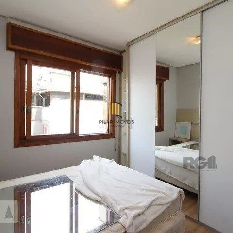 Vende-se apartamento 2 dorm c/ suite, living com sacada c/ churrasuqiera, vaga coberta - 93m² - Mont Serrat