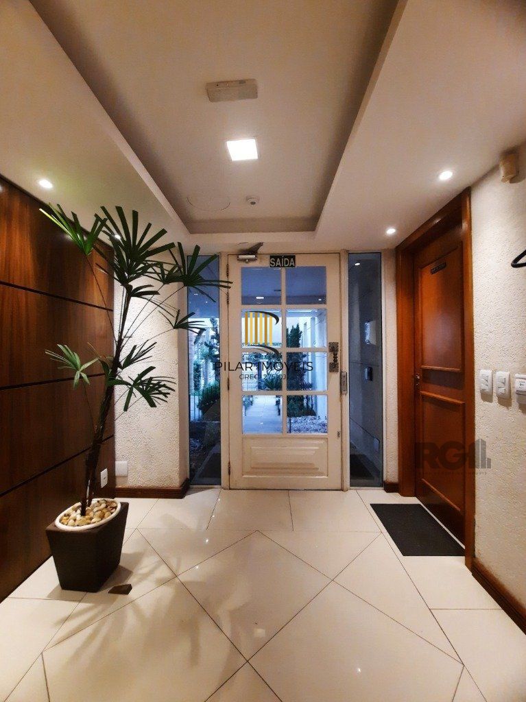 Vende-se apartamento impecável 2 quartos com suíte, 2 vagas cobertas, próximo da PUCRS - 80m² - Jardim Botânico