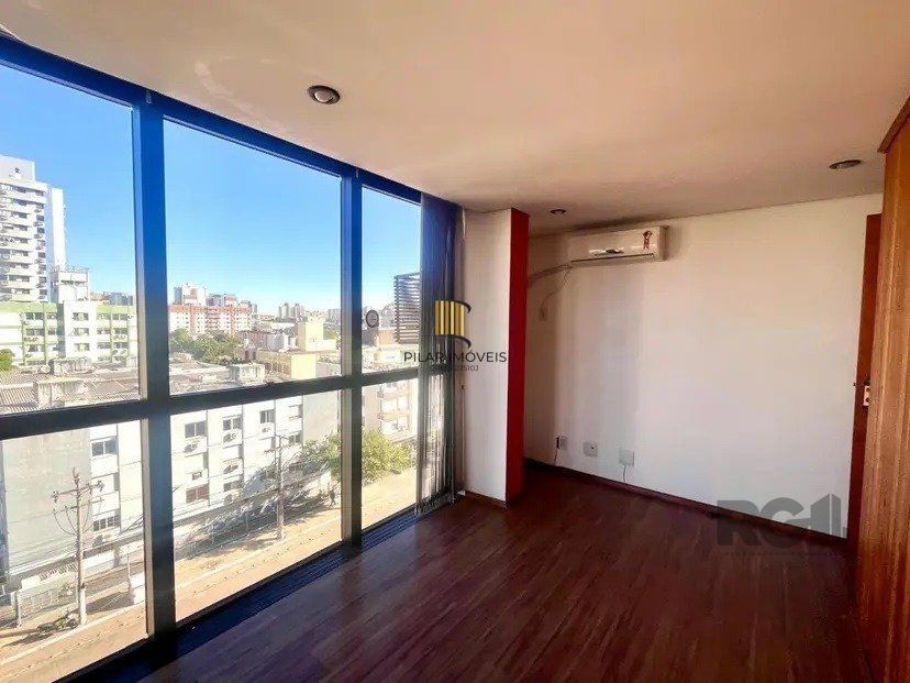 Vende-se bela sala comercial no Menino Deus - 29m²