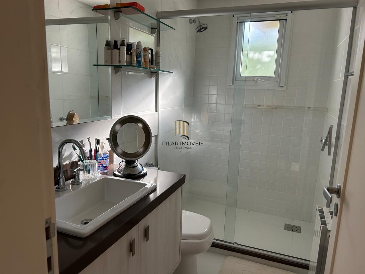 Vende-se luxuosa casa com 4 suítes e 430m² - Gramado