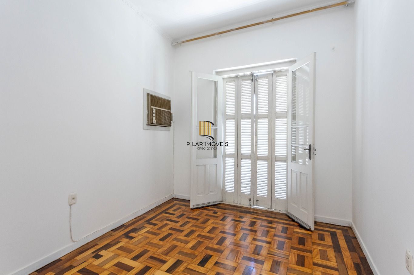 Vende-se apartamento com 2 quartos, 79 m² e sacada - Centro Histórico