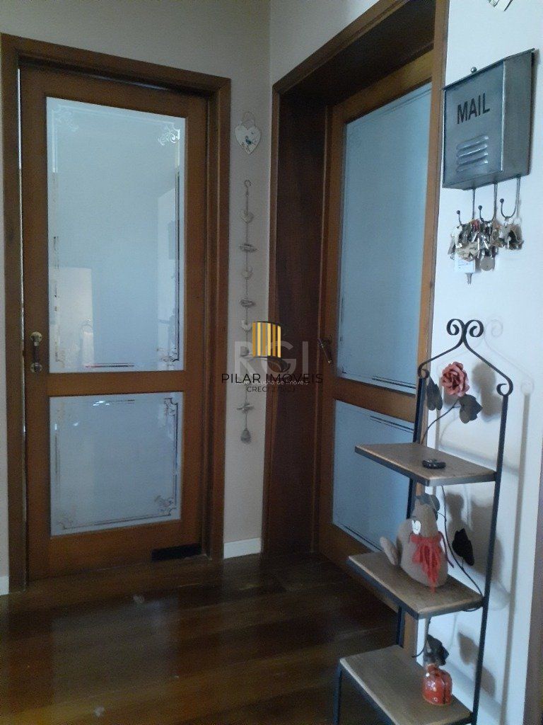 Casa 3 dormitórios, 2 suítes, 4 vagas, 257,52 m² de área privativa, no Bairro Ipanema
