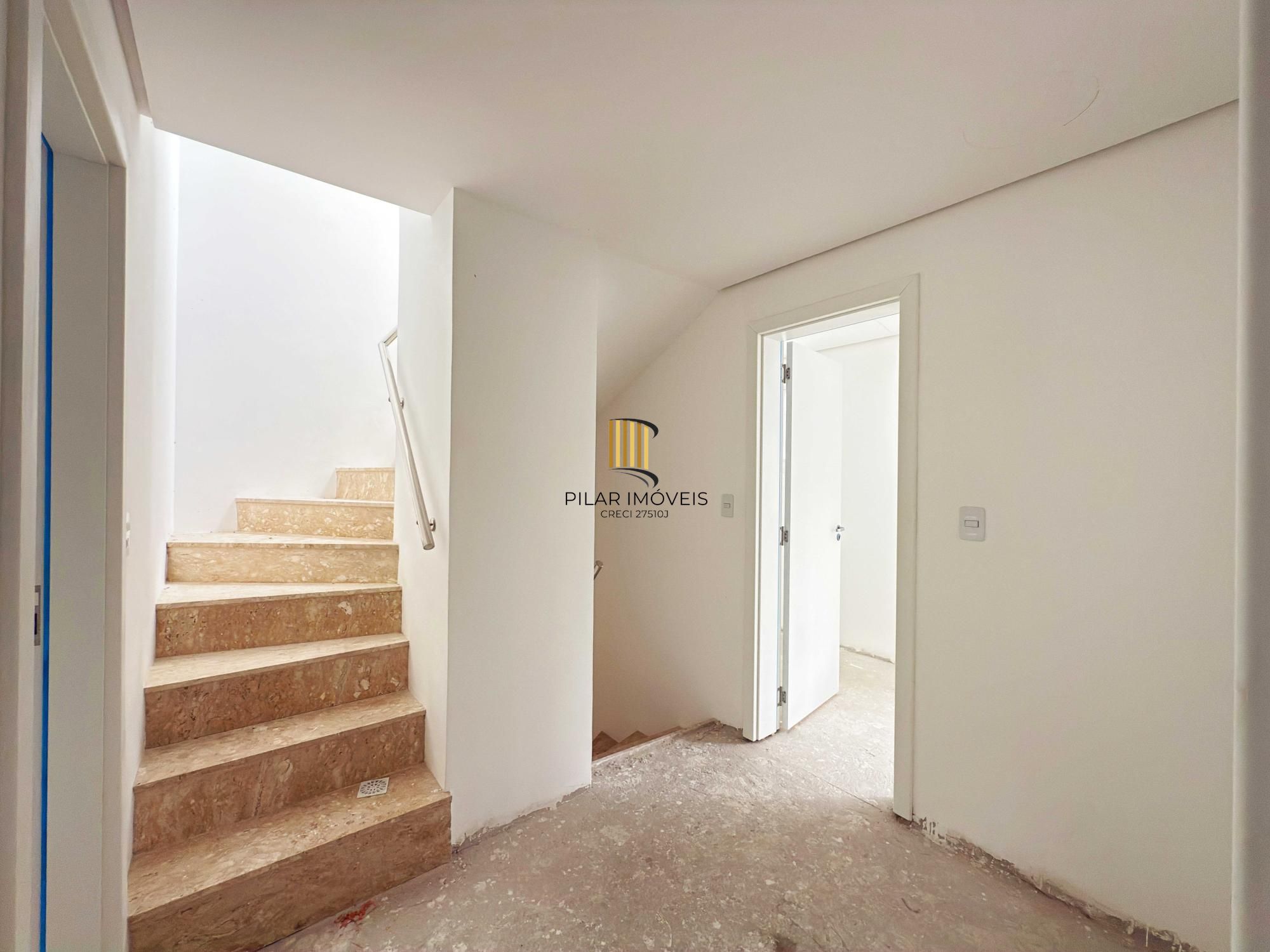 Vende-se casa em condomínio com 4 dormitórios (2 suítes), 3 vagas  – Tristeza