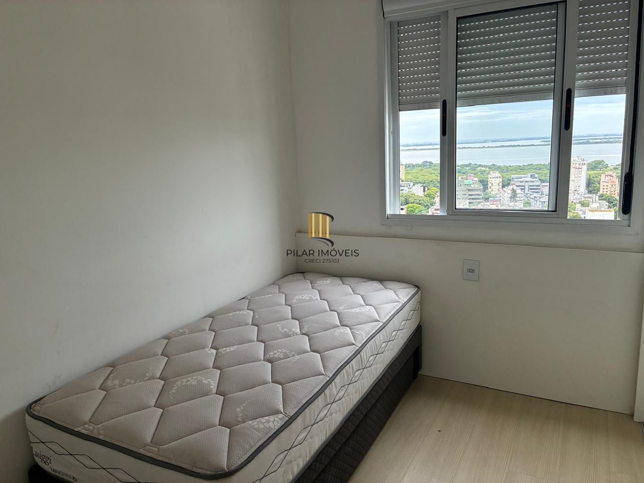 Vende-se amplo apartamento 3 quartos com suíte e 2 vagas no Menino Deus  - 158,4m²