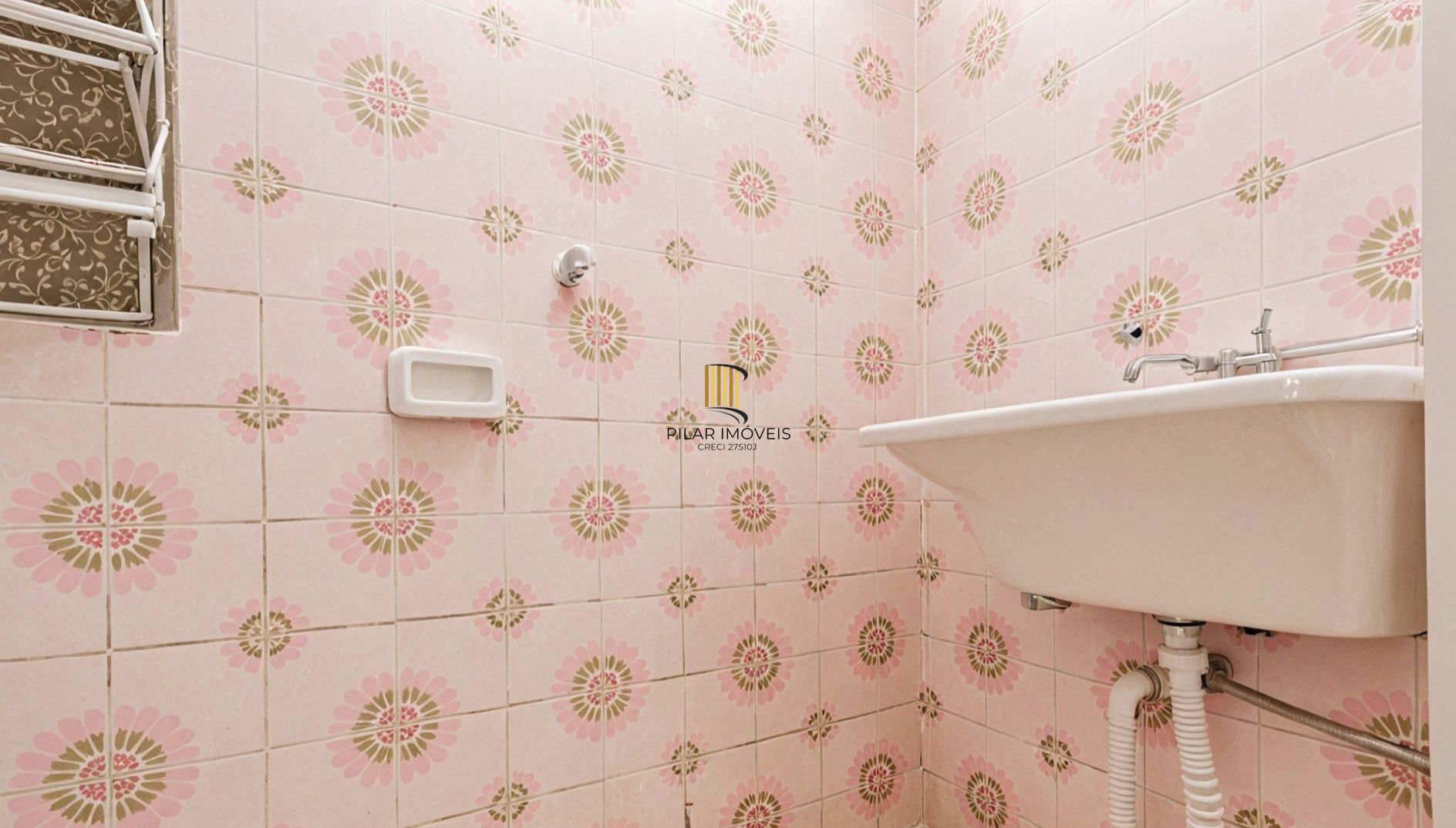 Vende-se apartamento com 2 quartos(1 suíte) e 68m² - Petrópolis