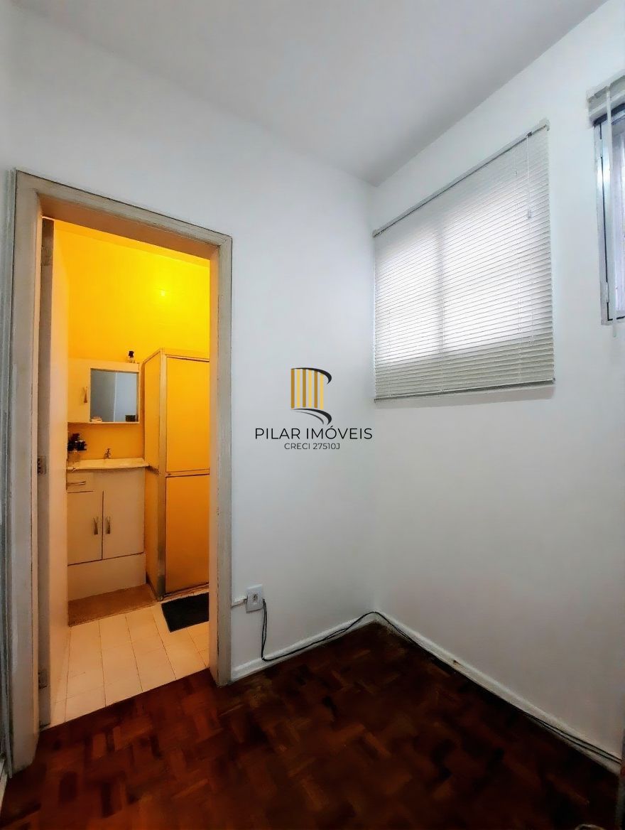 Vende-se apartamento com 3 quartos(1 suíte), 184m² e 2 vagas - Bom Fim