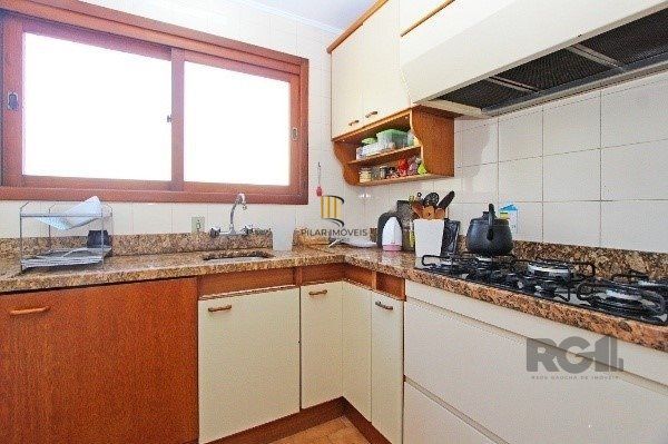 Vende-se bela cobertura 3 quartos com suíte, 2 vagas, dependencia completa em prédio com elevador - 220m² - Floresta