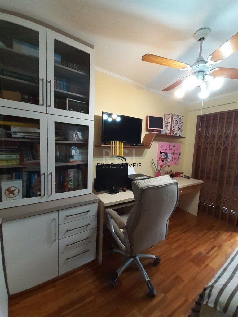 Casa 3 dormitórios, 2 suítes, 4 vagas, 257,52 m² de área privativa, no Bairro Ipanema
