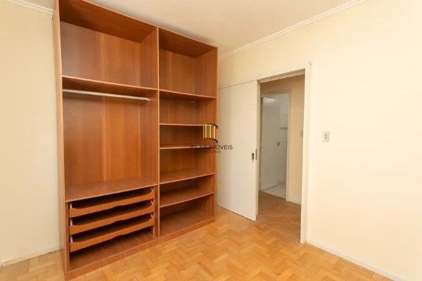 Vende-se apartamento com 3 quartos, 1 suíte, 2 vagas e 116m² - Moinhos de Vento