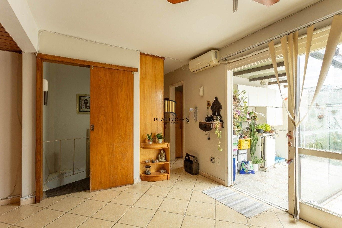 Vende-se cobertura com 3 quartos,(1 suíte) e 1 vaga – 167 m² – Bom Fim