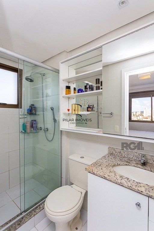 Apartamento 2 dormitórios, 1 suíte, 2 vagas no Bairro Petrópolis