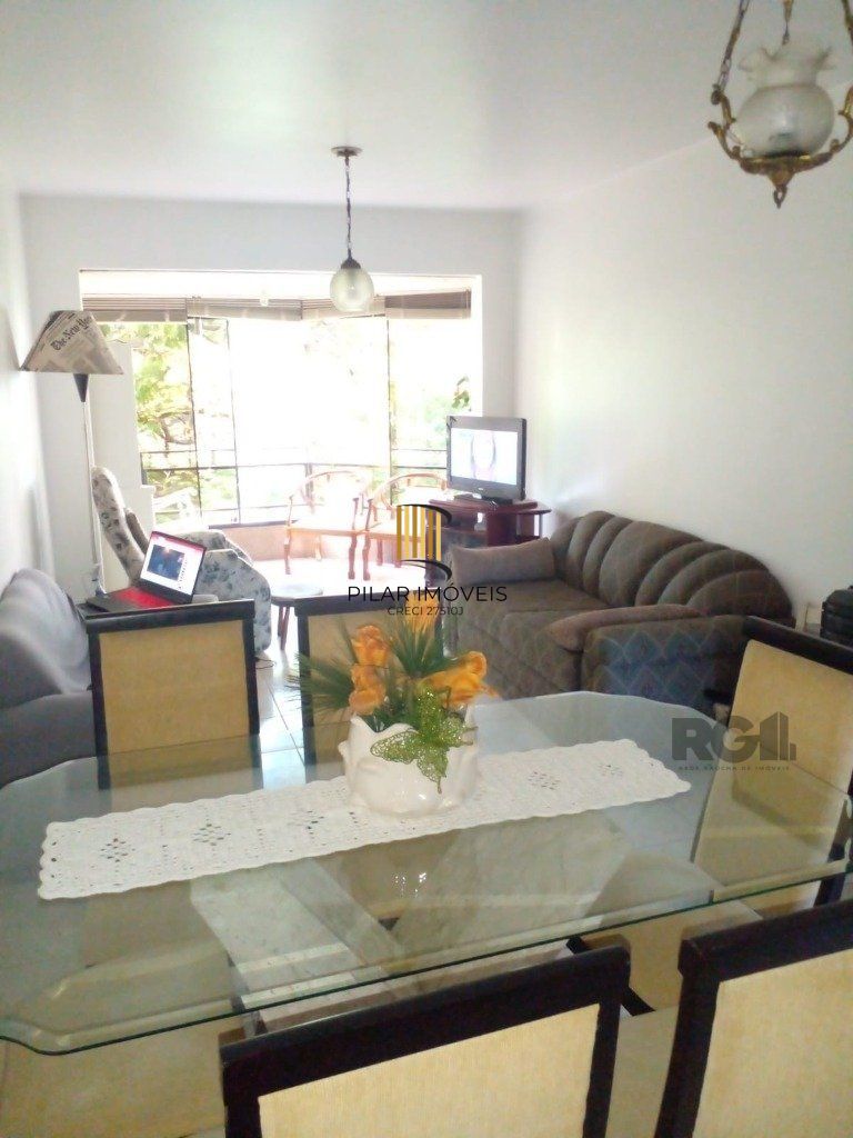 Apartamento de 2 dormitórios, 2 banheiros e 1 vaga de garagem no Bairro Petrópolis