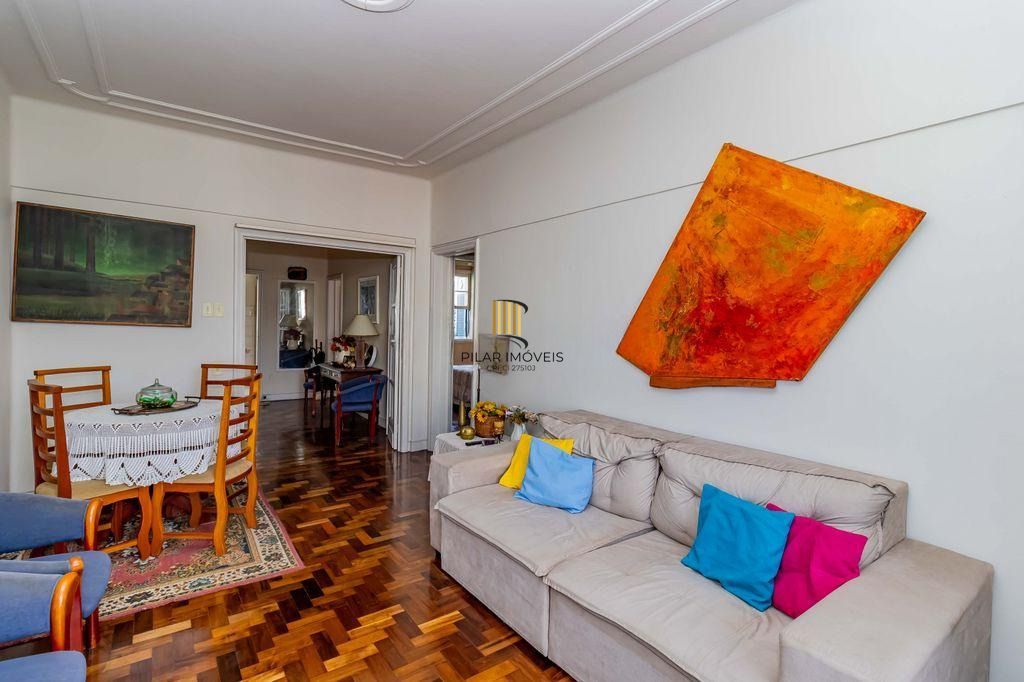 Vende-se apartamento com 2 quartos, sacada e 1 vaga – 113 m² – Moinhos de Vento