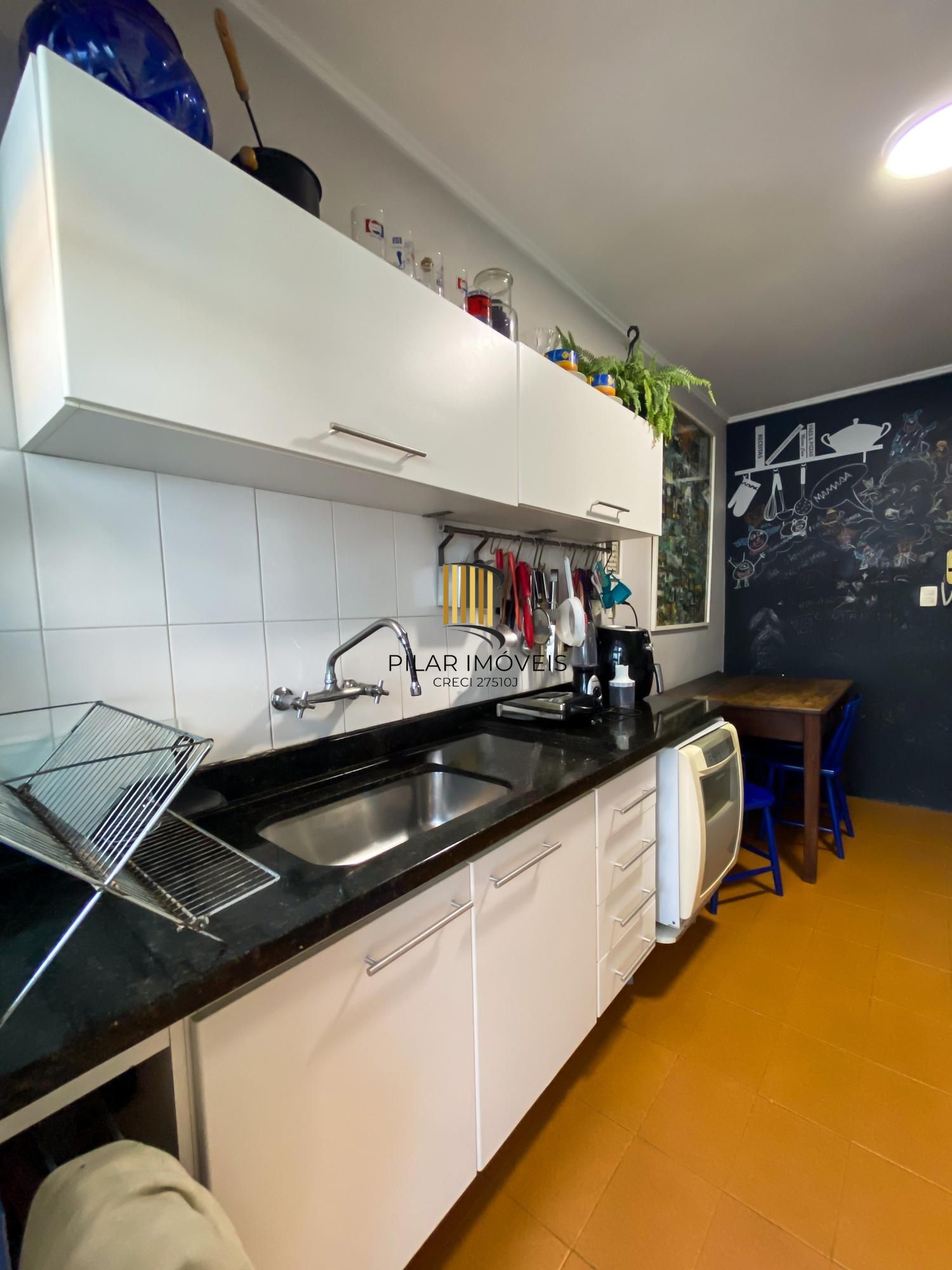 Vende-se apartamento com 2 quartos, 88m², churrasqueira e 1 vaga – Santa Cecília