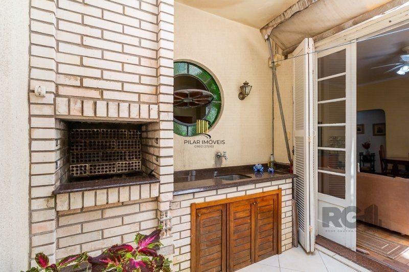 Apartamento 3 dormitórios, 1 vaga de garagem no Bairro Menino Deus.