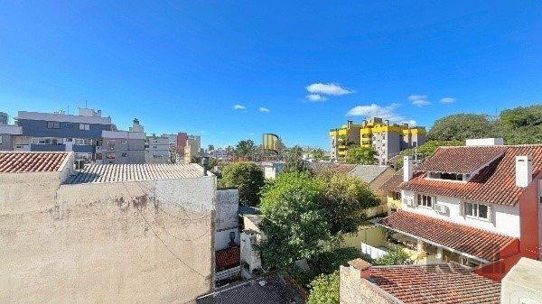 Elegante Apartamento Mobiliado com Suíte, Churrasqueira e 1 Vaga no Menino Deus - 73m²
