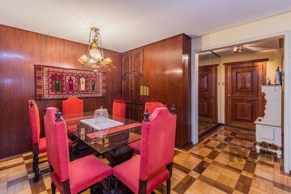 Amplo Apartamento de 3 quartos com suíte e 2 sacadas, com Vista para o Guaíba e 1 Vaga - Moinhos de Vento - 126m²