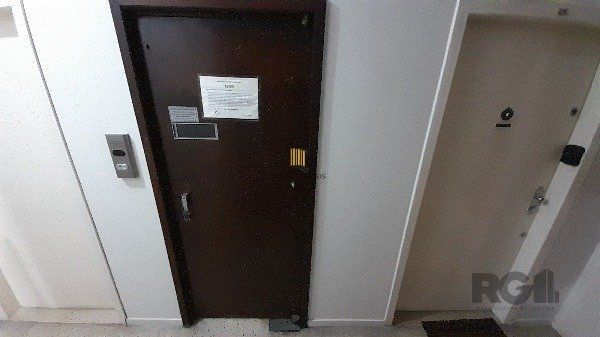 Vende-se belo Studio reformado próximo a Santa Casa, sol da manhã em andar alto - 31m² - Centro Histórico