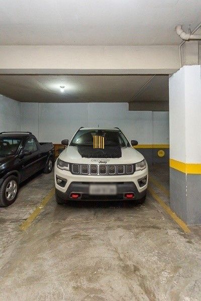 Vende-se luxuosa cobertura 329m² com 3 suítes e 3 vagas de garagem no Petrópolis