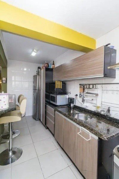 Vende-se belo sobrado com 3 quartos com suíte e 3 vagas cobertas - 182m² - Vila Ipiranga