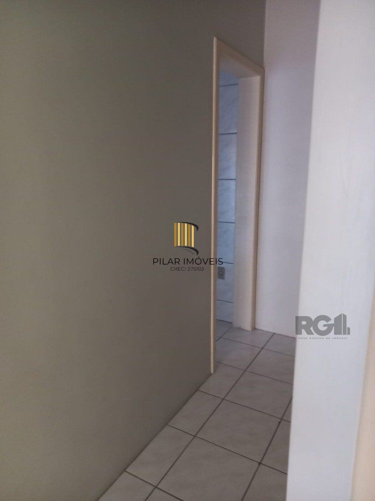 Apartamento com 4 dormitórios, com uma sacada no Bairro São João.