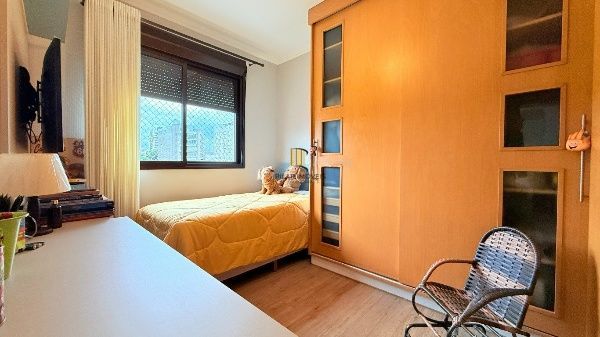 Vende-se apartamento com 2 quartos, 81 m²e 2 vagas – Petrópolis