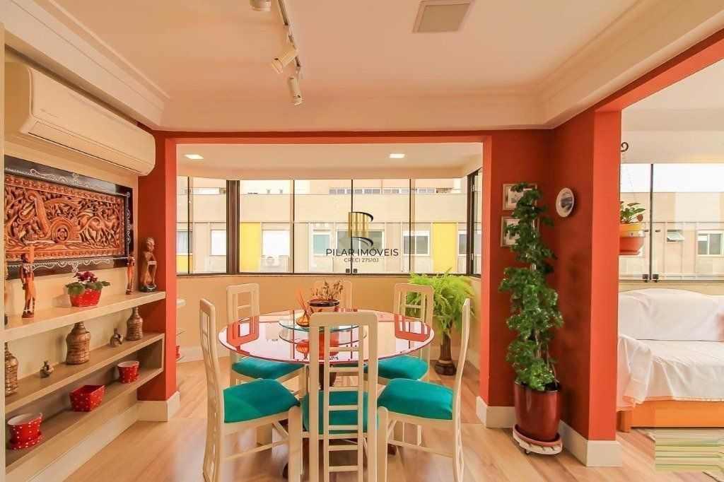 Cobertura para Venda - 252m², 3 dormitórios, sendo 1 suites, 2 vagas - Menino Deus