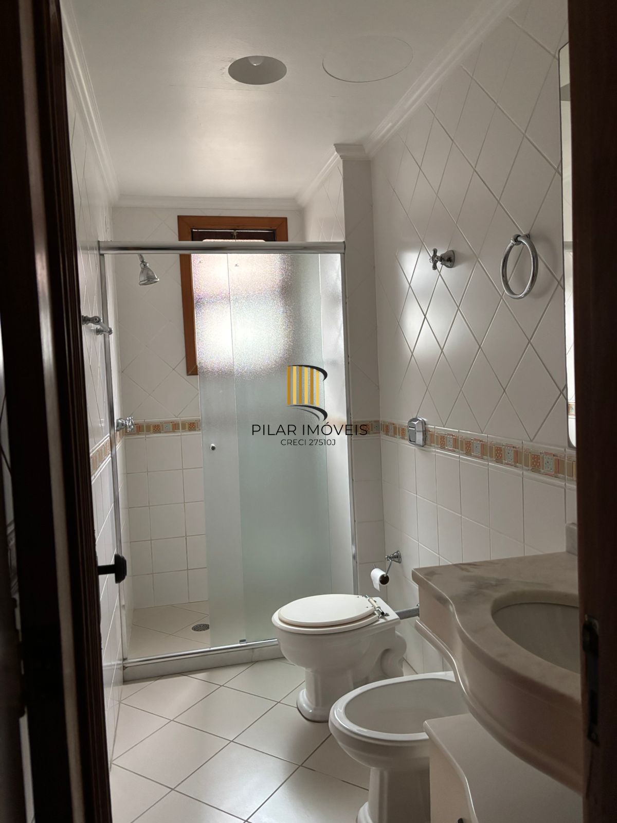 Vende-se apartamento com 3 quartos( 1 suíte), 111m² e 1 vaga – Auxiliadora