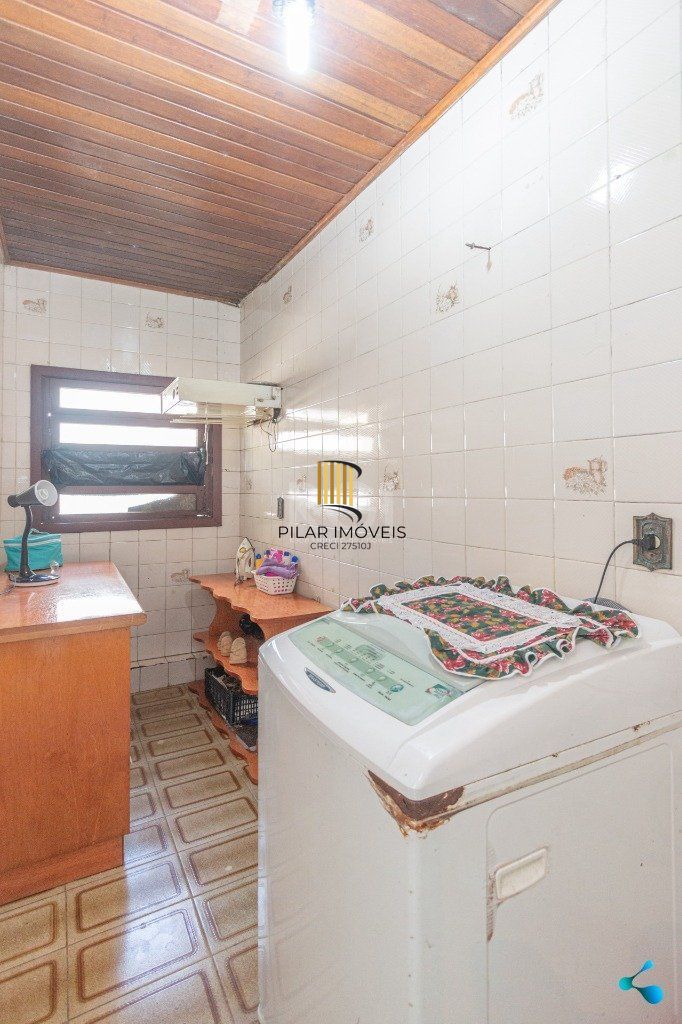 Casa para Venda - 240m², 3 dormitórios, sendo 1 suites, 3 vagas - Partenon
