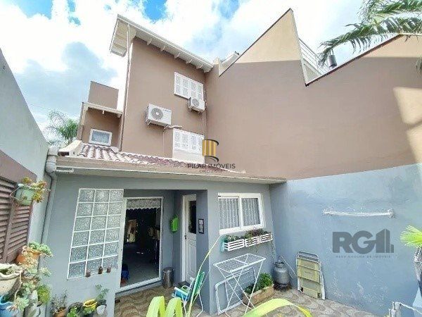 Vende-se belo sobrado com 3 quartos com suíte e 3 vagas cobertas - 182m² - Vila Ipiranga
